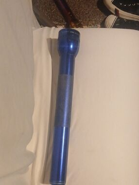 MAGLITE Blue Metal Flashlight with Textured Grip